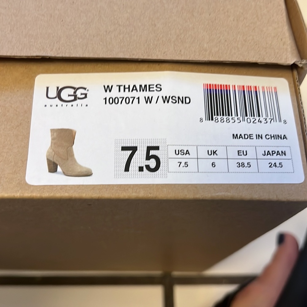 Ugh,soft suede booties - Picture 5 of 5